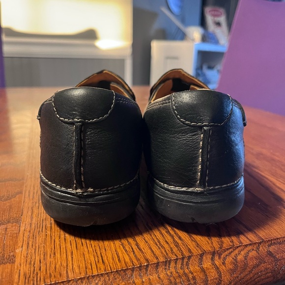 Clarks Black Leather Shoes with Stitch Detail - Picture 4 of 9